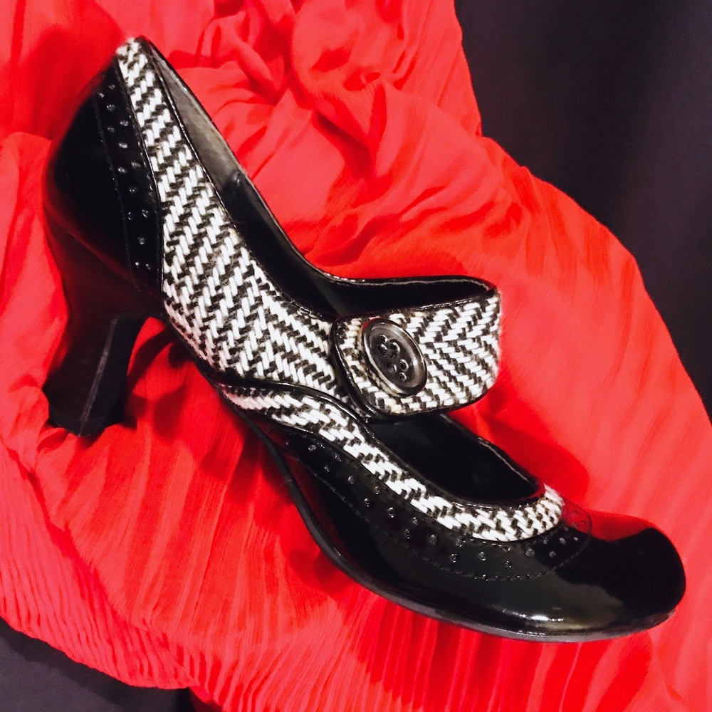 B&W Oxford Style Chunky Heels